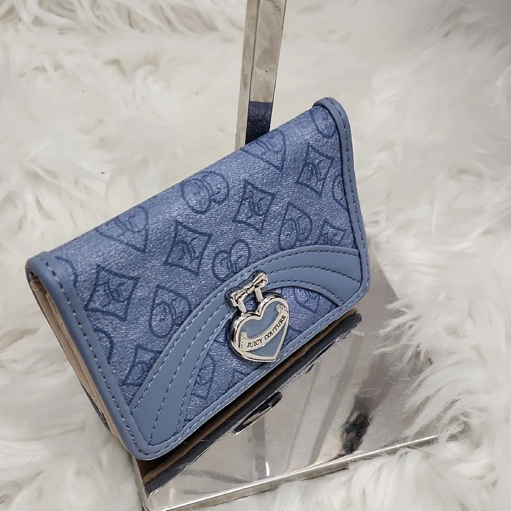💙▪️Juicy Couture ▪️Blue Wallet with Heart Charm Nwot